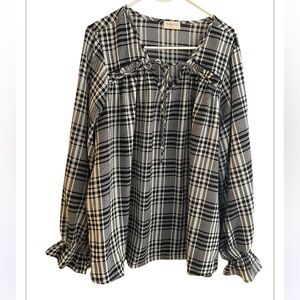 Hailey & Co long sleeve black and white blouse size 1 X.